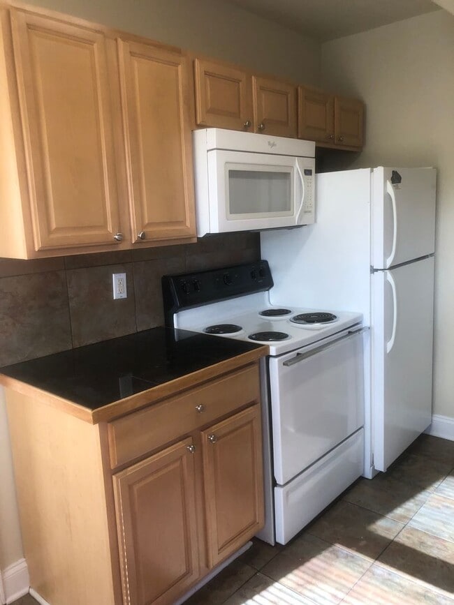 Building Photo - 234 N Summit St