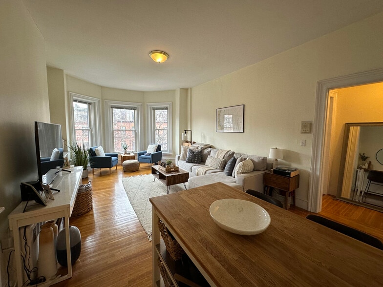 Building Photo - 300 Marlborough St