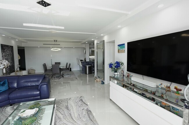 Building Photo - 2860 S Ocean Blvd