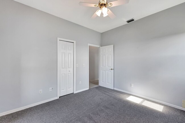 Building Photo - A BOATER'S PARADISE WITH THIS STUNNING 3 B...