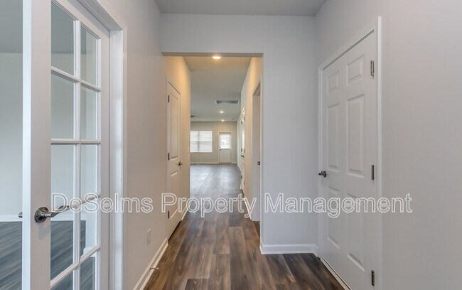 Building Photo - 3418 Hattie Ln