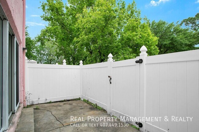 Building Photo - 2 BR / 2.5 BA Townhome in Cypress Creek Go...
