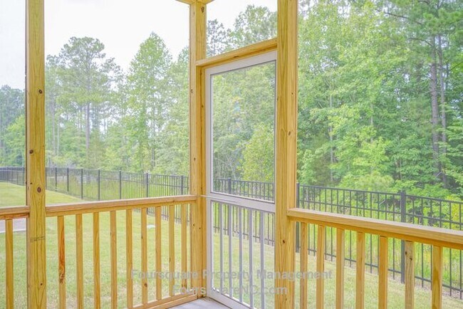 Building Photo - Charming End-Unit Townhome with Bonus Room, Screened Porch & 2-Car Garage – Convenient to RTP, RD...