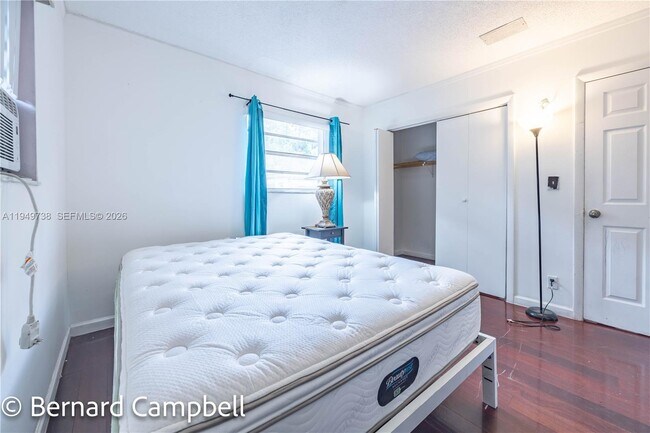 Building Photo - 129 SE 5th St