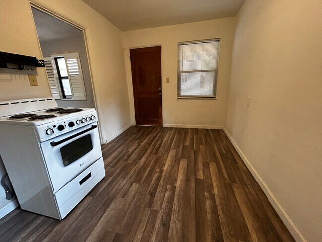 Building Photo - 2847 Coloma St