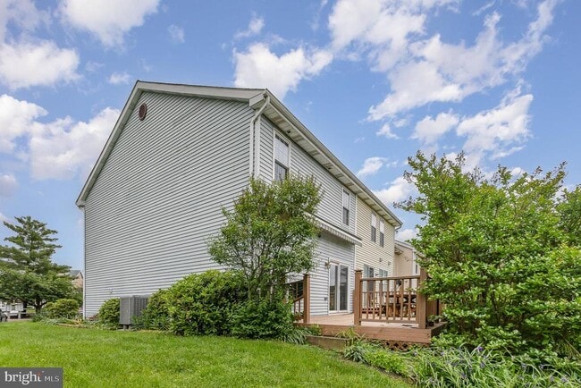 Building Photo - 1140 Hedgerow Ln