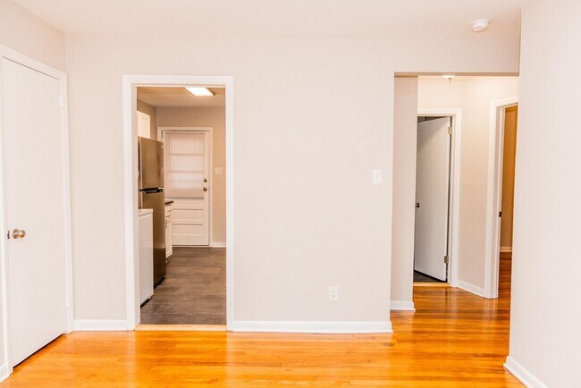 Building Photo - ONE MONTH FREE-Sign by 2/28/2026: Walk to Carytown & the Fan