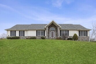 Building Photo - 4 bed, 4 bath Single Family Home FOR RENT