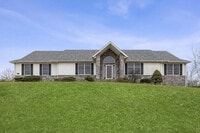 Building Photo - 4 bed, 4 bath Single Family Home FOR RENT