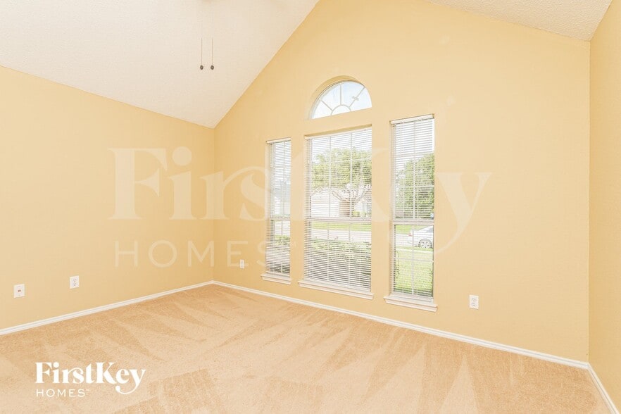 Building Photo - 137 Sequoia Rd