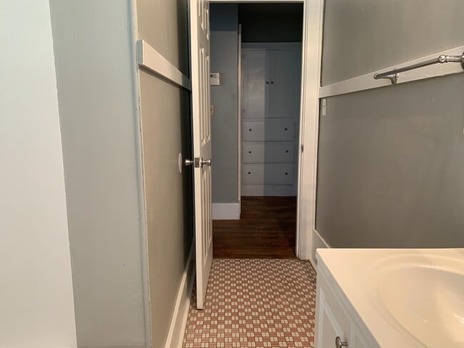 Building Photo - Cute Home in Historic Gatewood District!!!