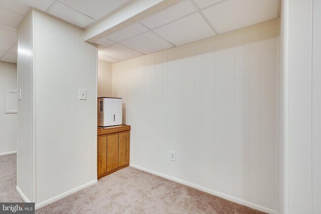 Building Photo - 1427 Laurel Hill Rd