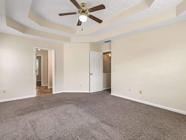Building Photo - 310 Sarasota Ln