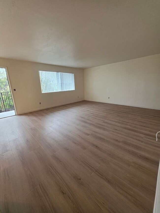 Building Photo - 1/2 off 1st Months Rent!! Summer Special on Santa Margarita (3BR/2BA)