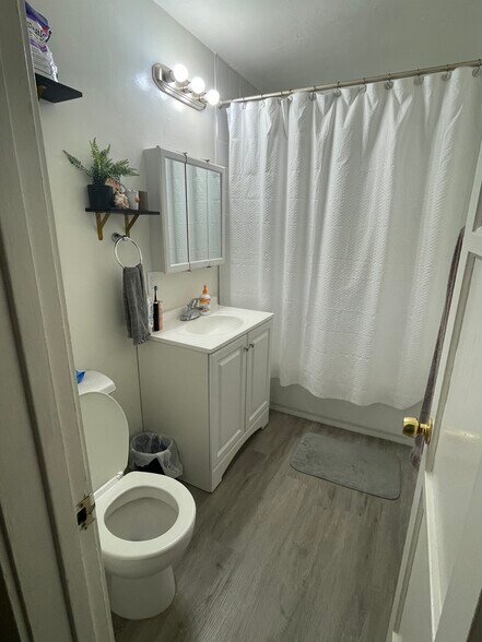 Building Photo - 4982 Cape May Ave