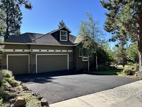 Building Photo - Large home on Awbrey Butte