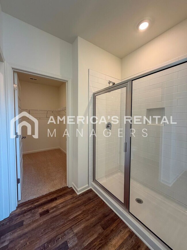 Building Photo - Modern Single Level Living in Doss Ferry - Available NOW!