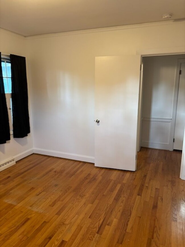 Building Photo - Fantastic Location & Price