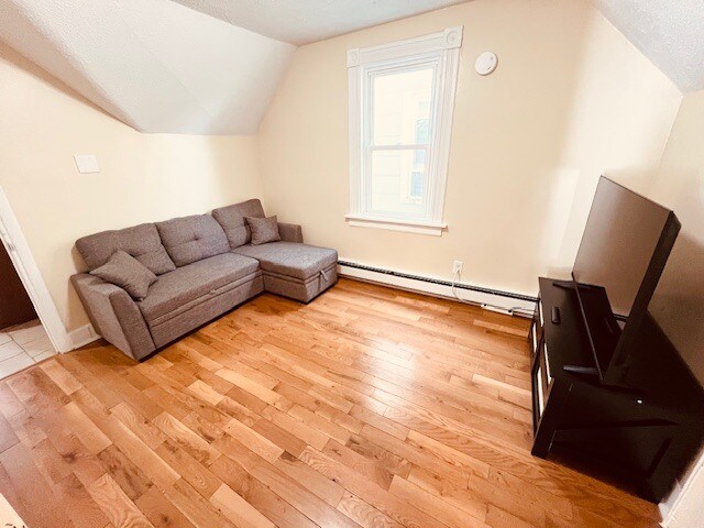 Building Photo - 117 Lloyd St