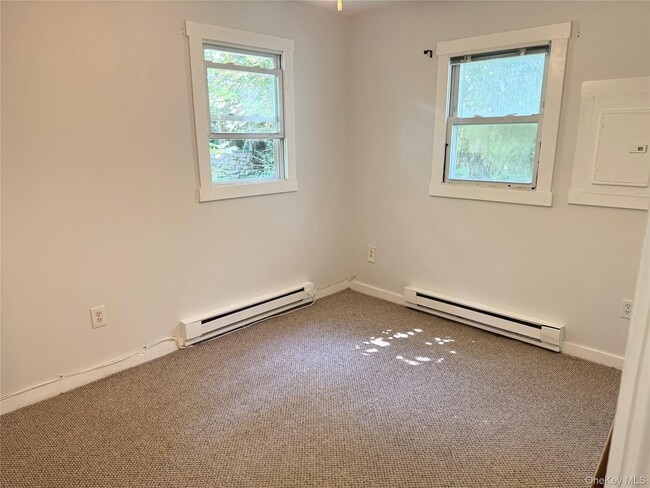 Building Photo - 21 De Russey Ln