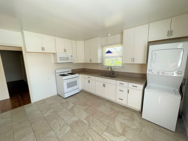 Building Photo - Upgraded Midtown Home with Beautiful Wood ...
