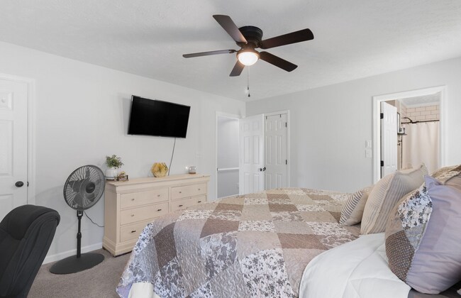 Building Photo - NEW LISTING!!!!!