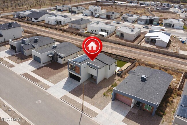 Building Photo - 12044 Hidden Gdns