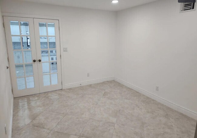 Building Photo - 3642 Gulfstream Rd