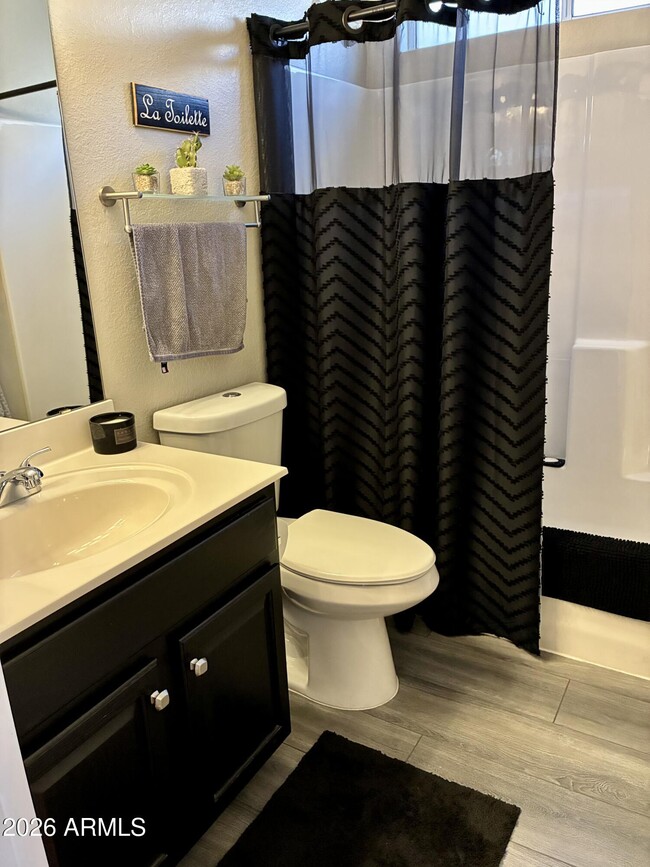 Building Photo - 1723 E Palm Beach Dr