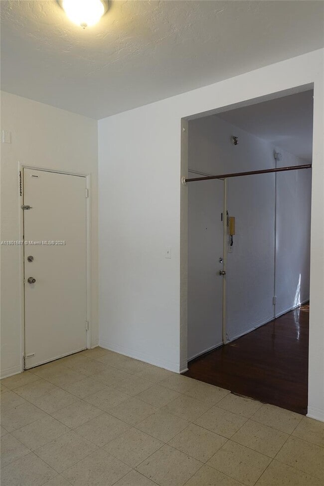 Building Photo - 905 16th St