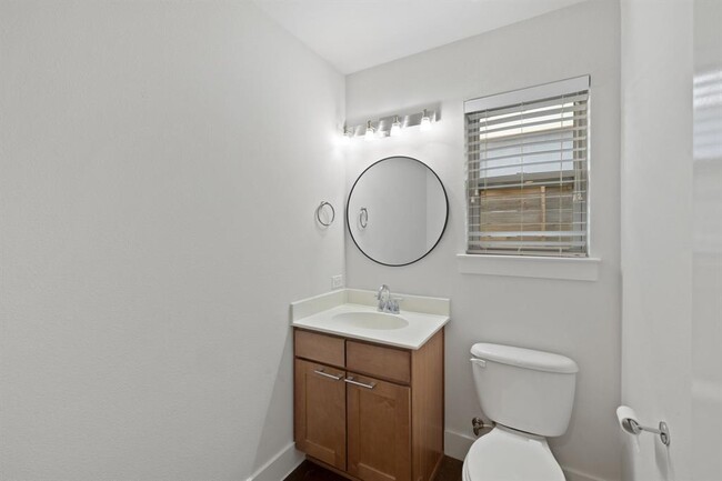 Building Photo - 2304 Rain Water Dr