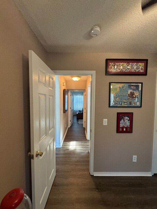 Building Photo - Three Bedroom Two Bathroom Available in Okatie!