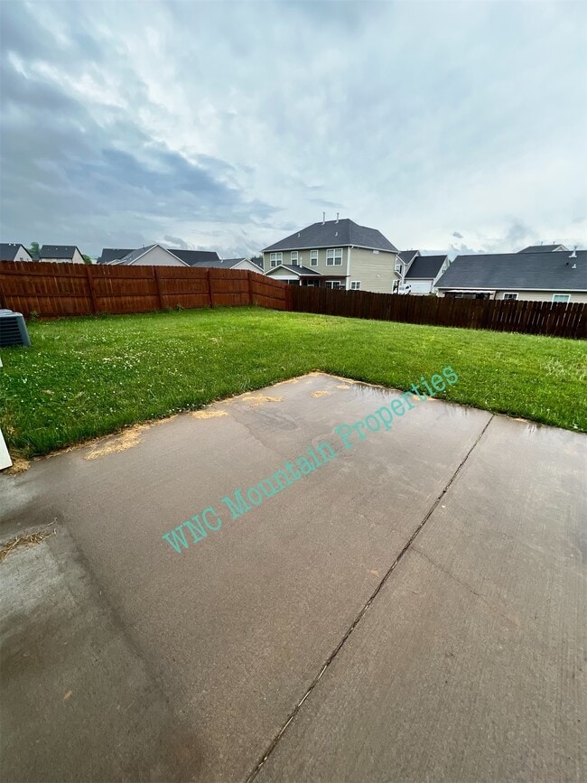 Building Photo - 224 E Hiawassee Rd