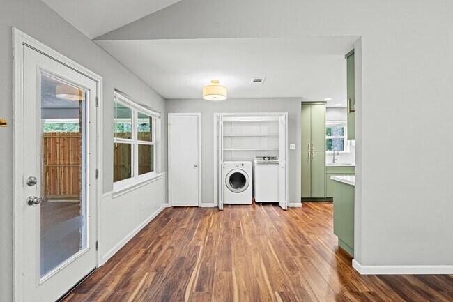 Building Photo - 25802 Maplewood Dr