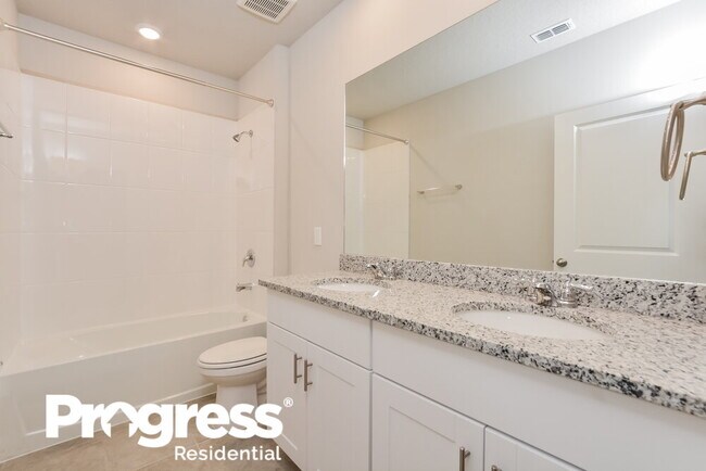 Building Photo - 1026 Oak Vly Dr