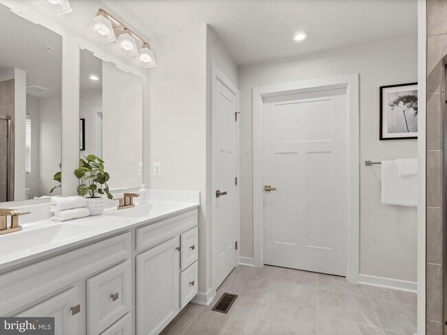 Building Photo - 4738 Naples Ave