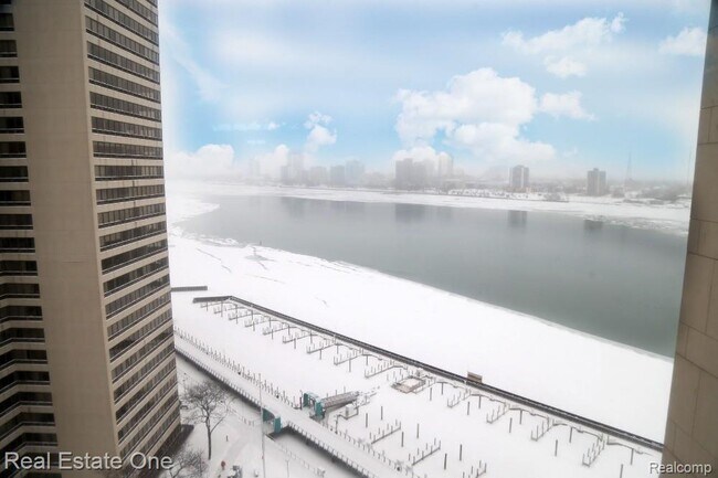 Building Photo - 1001 W Jefferson Ave