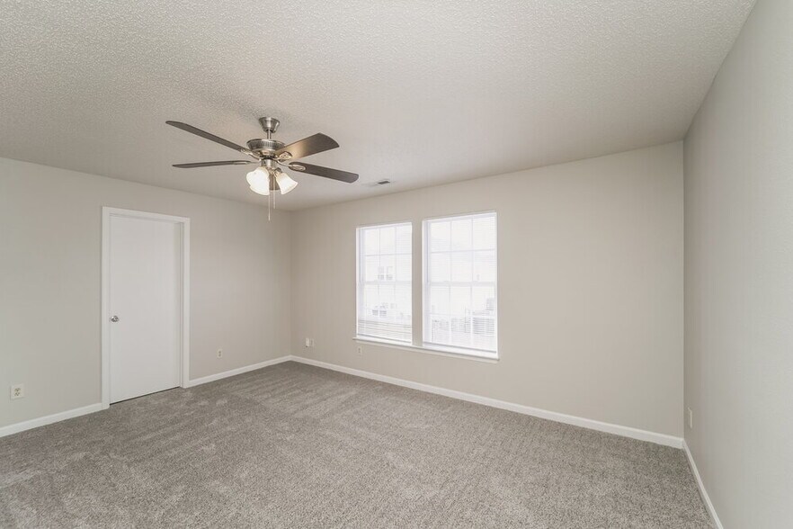 Building Photo - 822 Littleton Dr