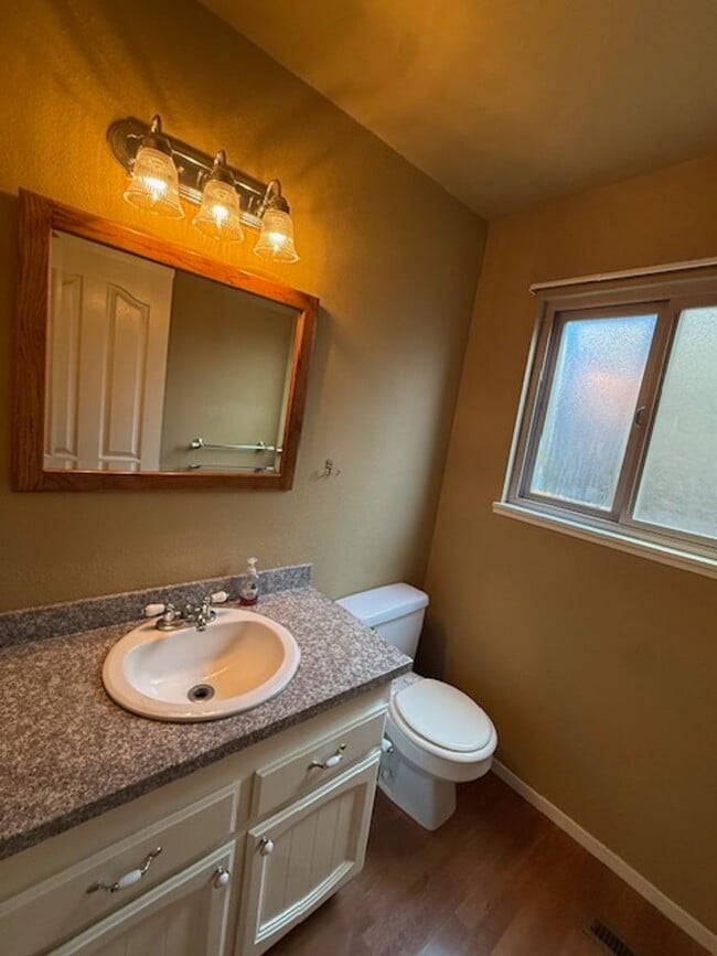 Building Photo - OPEN HOUSE this Wednesday 5pm-6:30pm - Private Redwood Setting | 4BR Home with Family Room, Bar &...