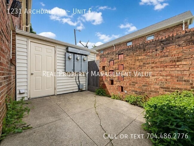 Building Photo - 1231 Archdale Dr