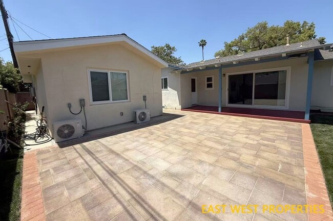 Building Photo - 522 Leda Ln