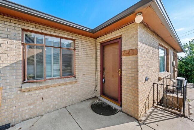 Building Photo - 2-Bedroom Denver Apartment | In-Unit Laundry + Modern Kitchen