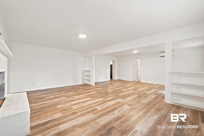 Building Photo - 509 Gayfer Ave