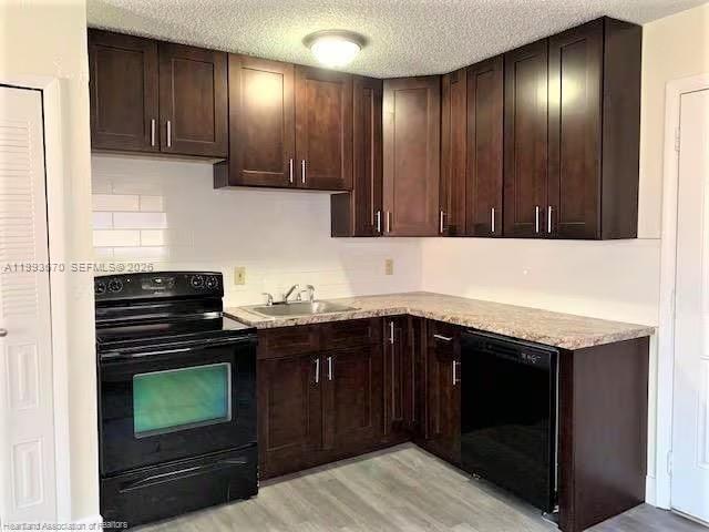 Building Photo - 425 Las Palmas Cir