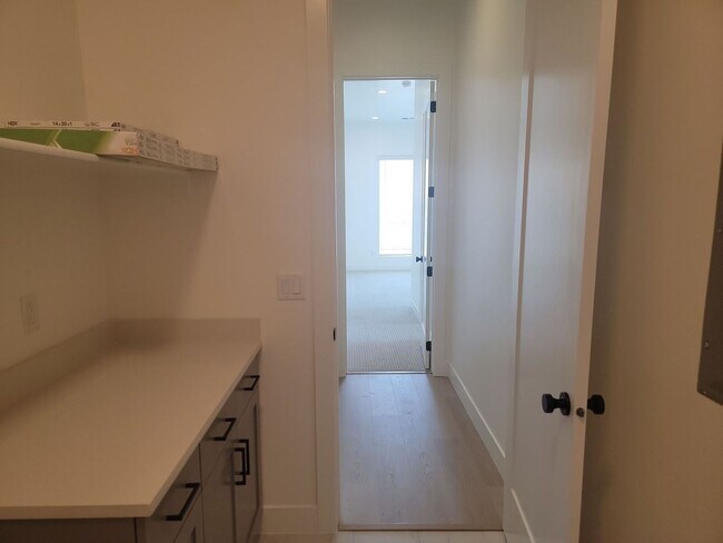 Building Photo - Bright and Spacious NEW 3 Bedroom Home!