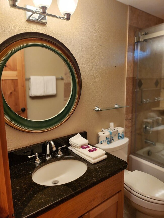 Building Photo - Seasonal Rental - Available through April 30, 2026