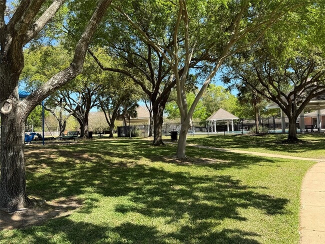 Building Photo - 17402 Eastwood Cir