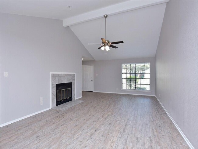 Building Photo - 802 Primrose Ln
