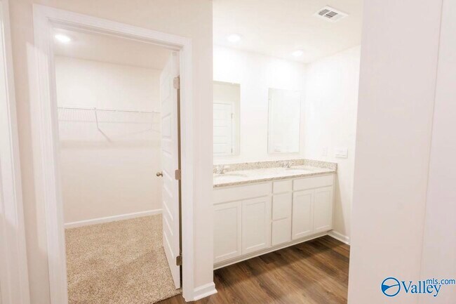 Building Photo - 398 Jackson Pt Cir