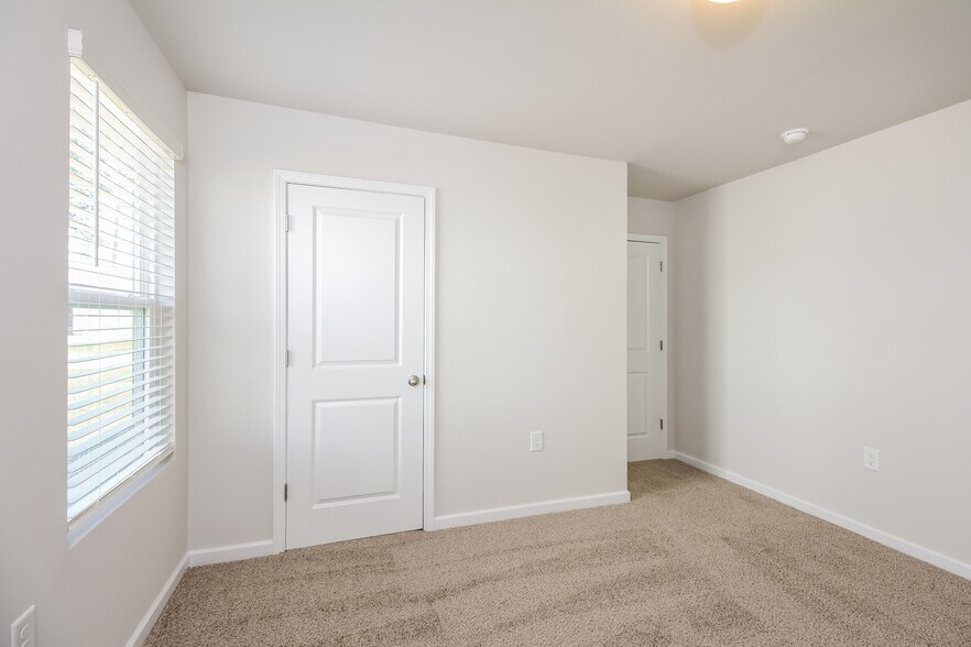 Building Photo - 2918 Ember Brooke Ct